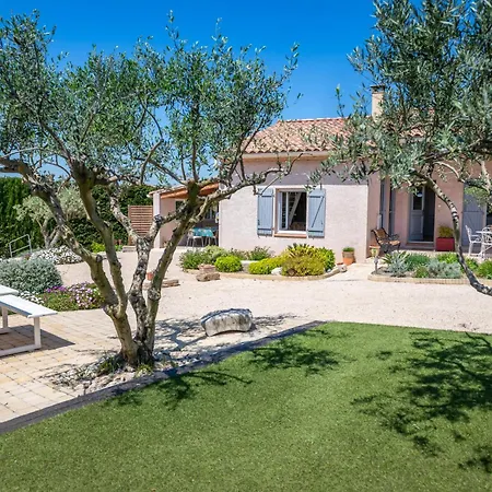 Holiday home Belle Maison Jardin Piscine Pres Avignon