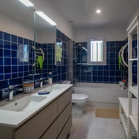 Holiday home Belle Maison Jardin Piscine Pres Avignon *